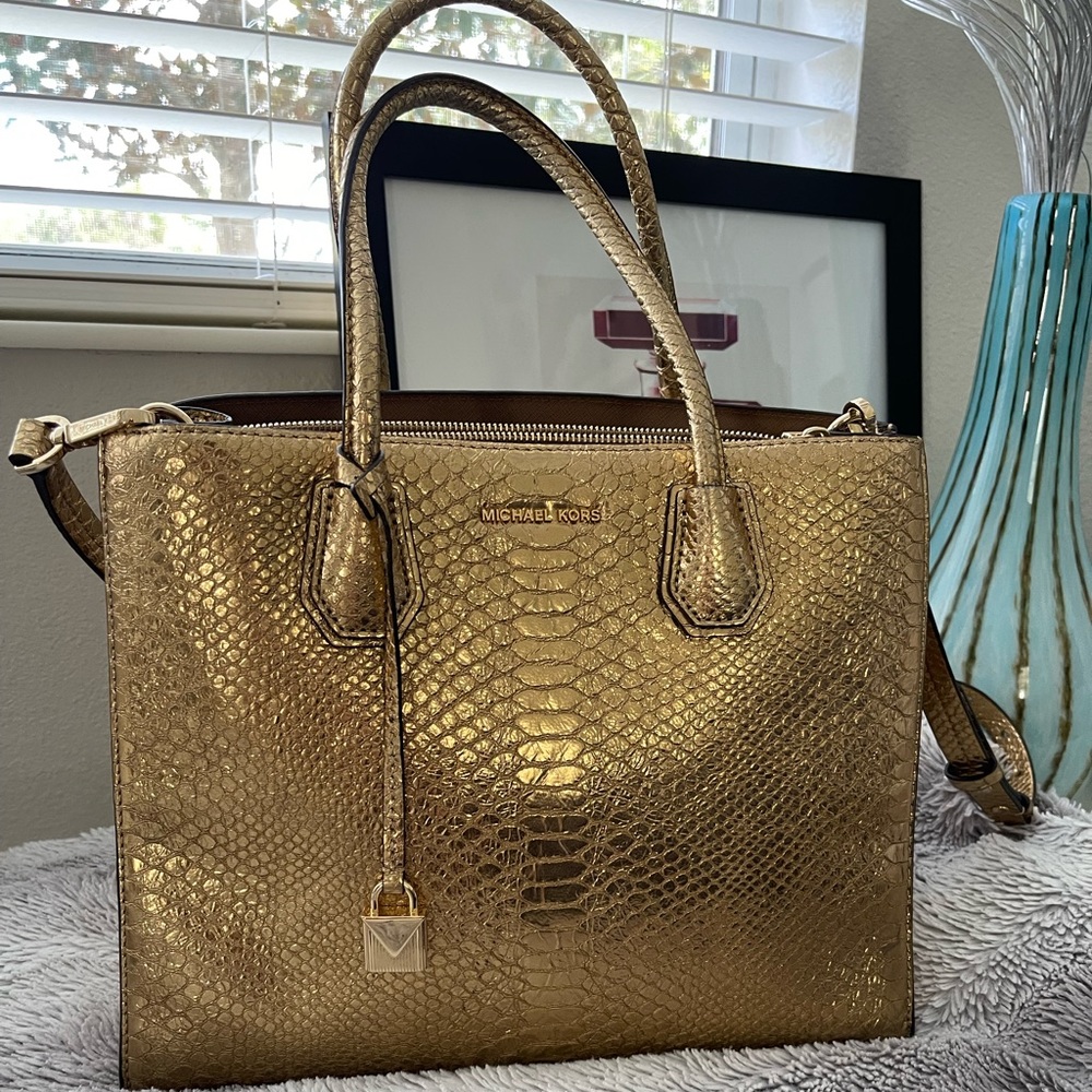 Michael Kors metallic gold large Mercer purse